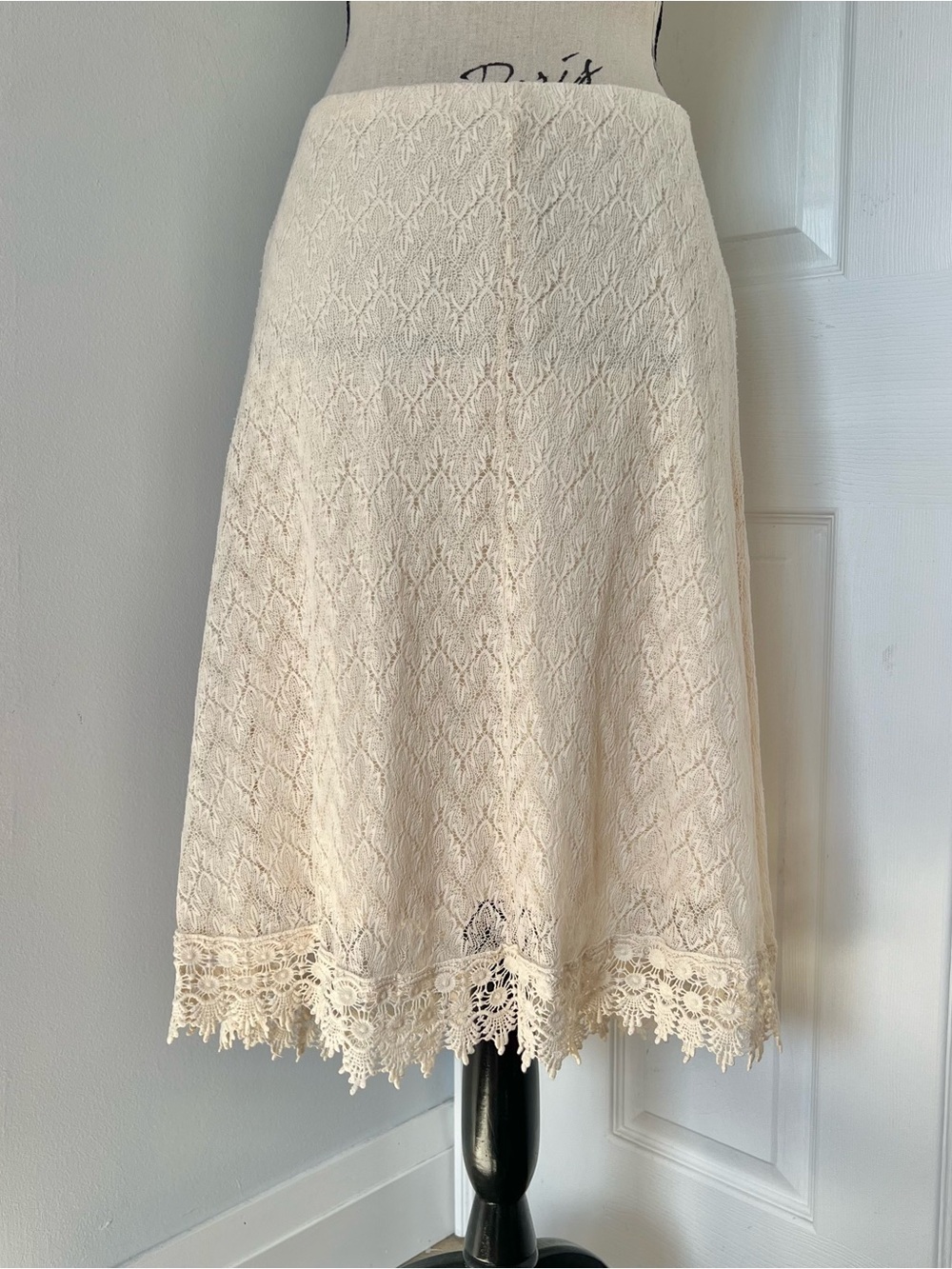 JohnPaulRichard Cream Lace A-Line Skirt with Scalloped Hem